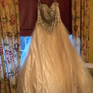 Beautiful cream ballgown